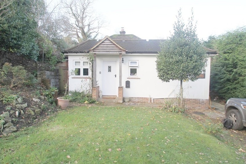 Long Lane, Bursledon, Southampton, Hampshire. SO31 8DA