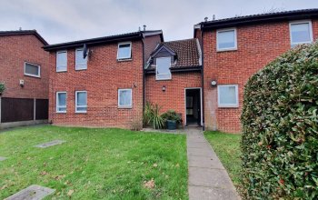 St Georges Close, Burseldon. SO31 8GH