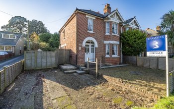 Bridge Road, Bursledon, Southampton, Hampshire. SO31 8AH