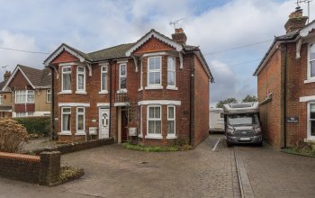 Hamble Lane, Hamble, Southampton, Hampshire. SO31 4HU