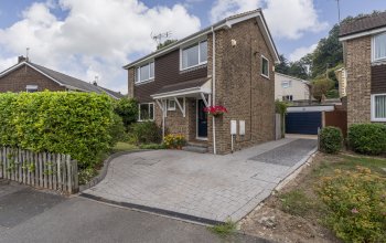 Pine View Close, Bursledon, Southampton, Hampshire. SO31 8GB