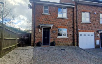 Deanfield Close, Hamble, Southampton, Hampshire. SO31 4JJ