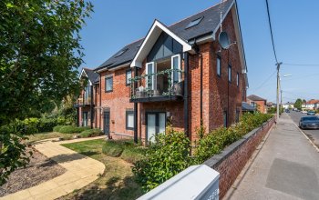 79 Station Road, Netley Abbey, Southampton, Hampshire. SO31 5AE