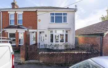 Chamberlayne Road, Netley Abbey, Southampton, Hampshire. SO31 5DA