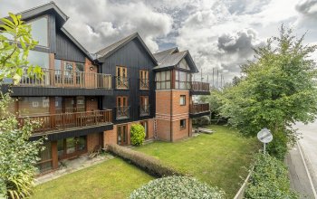 Swanwick Lane, Lower Swanwick, Southampton, Hampshire. SO31 7GT