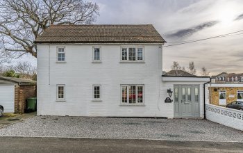 Beaulieu Road, Hamble, Southampton, Hampshire. SO31 4JL